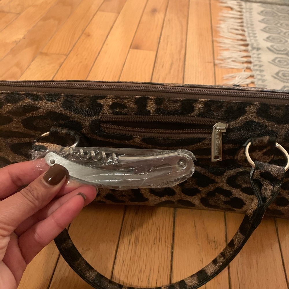 INSULATED WINE CLUTCH W/ CORKSCREW GIFT SET - Picture 3 of 8